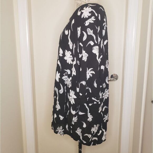 Blue Sky floral blouse - Picture 2 of 9